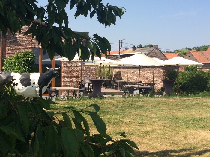 De tuin achter de hoeve